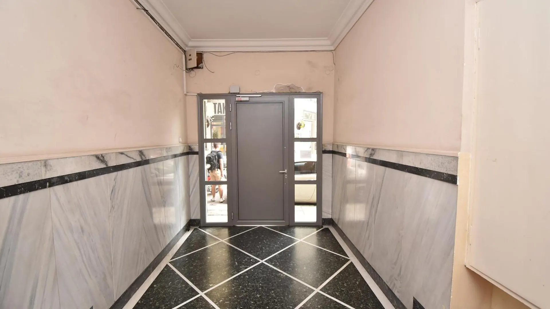 Huge N Happy Apartment Θεσσαλονίκη
